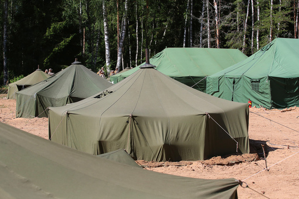 grande tenda militar no campo
 - Foto, Imagem