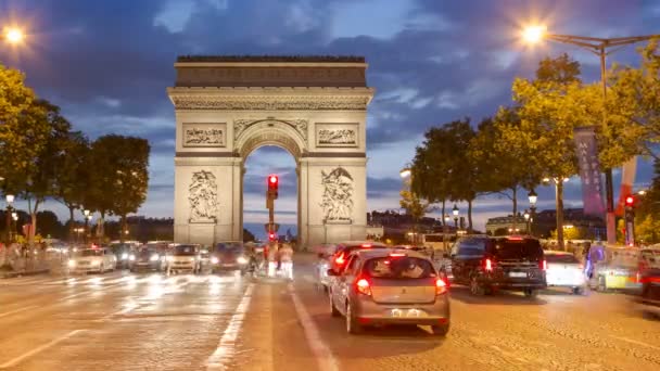 Arco del Triunfo - El tráfico de París en los Campos Elíseos por la noche HD
 - Metraje, vídeo