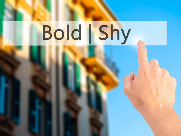 Bold Shy - Bulanık arka plan konseptinde düğmeye basarak el  - Fotoğraf, Görsel