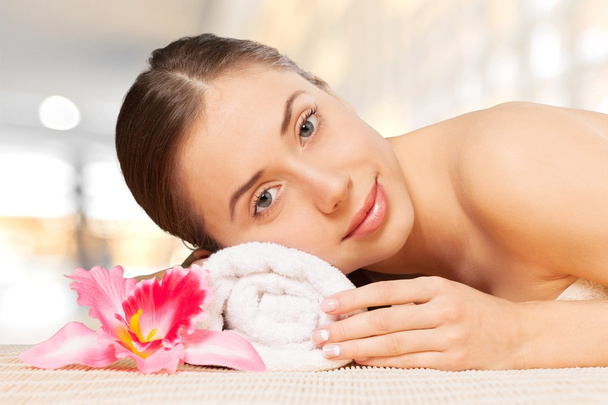 woman relaxing in spa salon - Фото, изображение