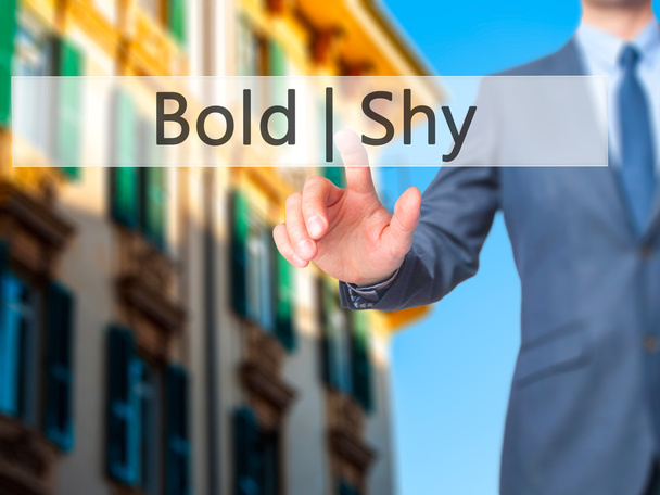 Bold Shy-biznesmen przycisk dotykowy strony na wirtualnym ekranie int - Zdjęcie, obraz
