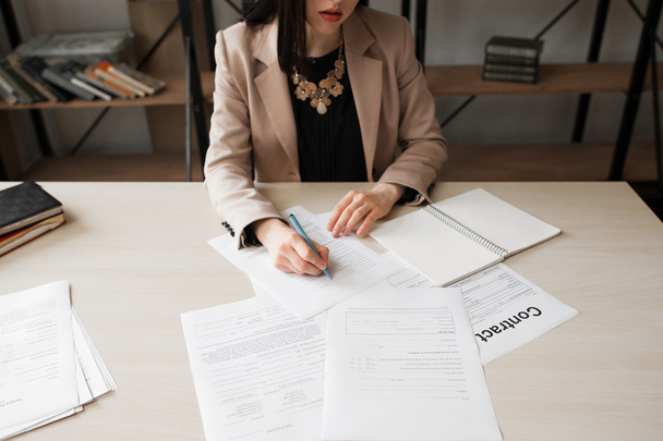 Business woman signing contract, success - 写真・画像