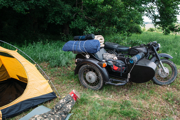 Lonely travel on sidecar, rest from civilization - Fotografie, Obrázek