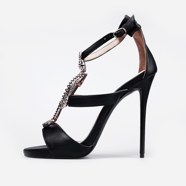 Naisten mustat kengät
  - Valokuva, kuva