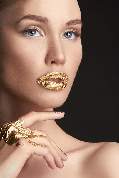 girl with Sexy Gold Lips - Fotoğraf, Görsel