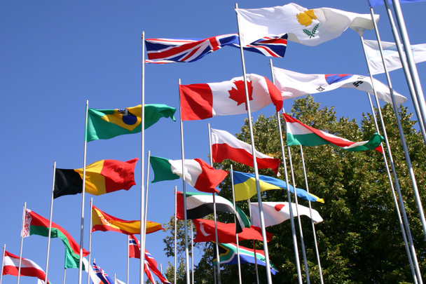 Флаги международных стран на флагштоках
 - Фото, изображение