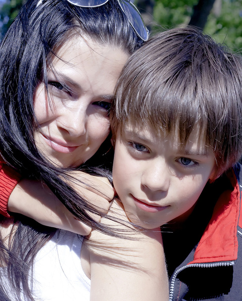 портрет щасливої матері з сином
 - Фото, зображення