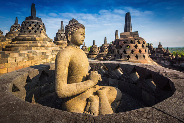 Buda heykeli Borobudur Tapınağı, Java Adası, Endonezya. - Fotoğraf, Görsel