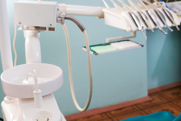 Fogászati eszköz a fogorvos klinikán. Művelet, fogpótlás. - Fotó, kép
