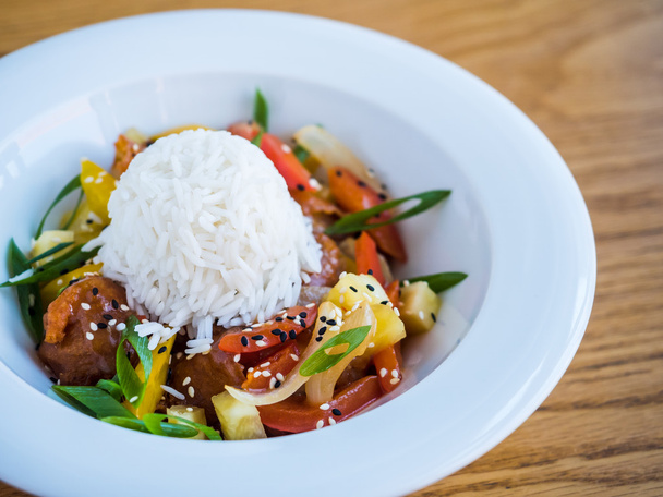 chicken in teriyaki sauce with rice and vegetables - Zdjęcie, obraz