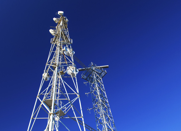Communicatie antenne torens - Foto, afbeelding