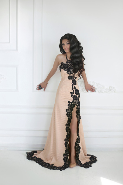 Beautiful young brunette woman in elegant dress with long wavy h - Foto, imagen