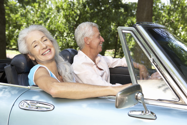 Senior couple in sports car - Zdjęcie, obraz