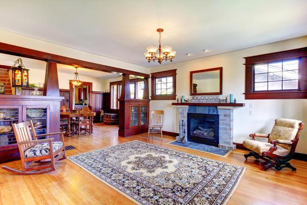 Beautiful old craftsman style home living room interior - 写真・画像