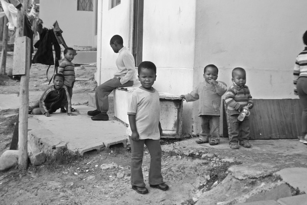 KHAYELITSHA, CAPE TOWN - MAY 22 : A unidentified group of young children play on a street of Khayelitsha township, on May 22, 2007, Cape Town, South Africa - Photo, Image