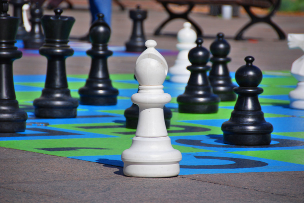 Гигантская шахматная партия крупным планом - Фото, изображение