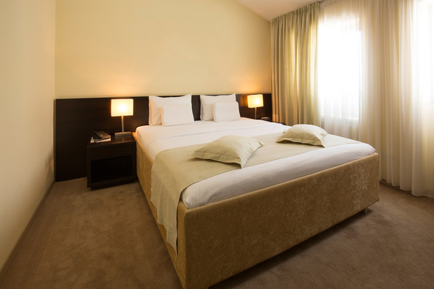 Modern elegant hotel bedroom interior - Fotoğraf, Görsel