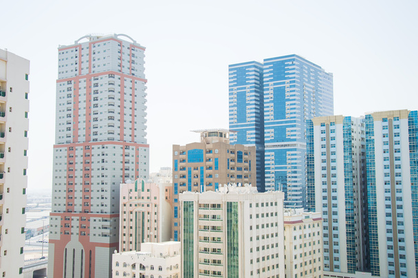 シャールジャ, アラブ首長国連邦での住宅街。Skyscarapers  - 写真・画像