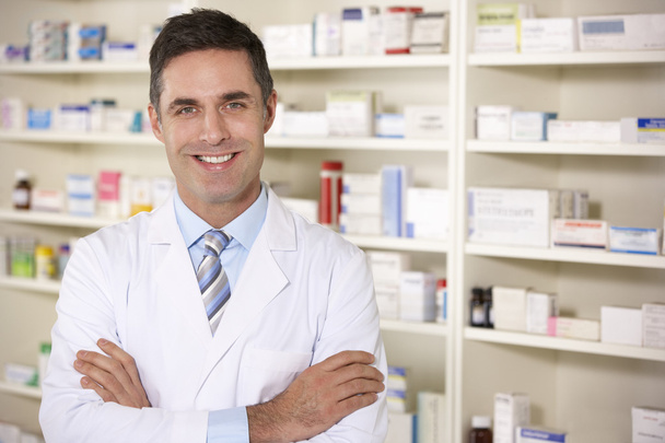 Portrait American pharmacist at work - Foto, Bild