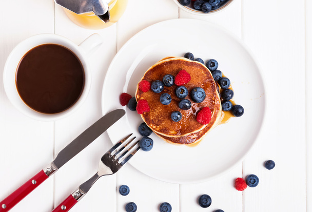 Pancakes with berries - Φωτογραφία, εικόνα