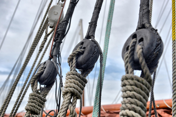Ancient wooden sailboat pulleys and ropes detail - Photo, Image