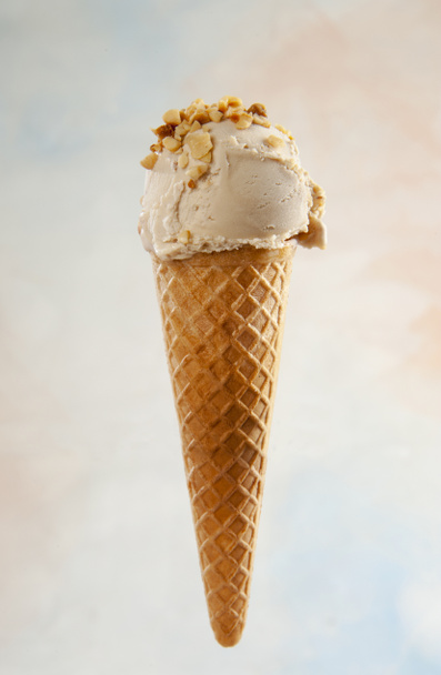 cono gelato alla nocciola - Foto, afbeelding