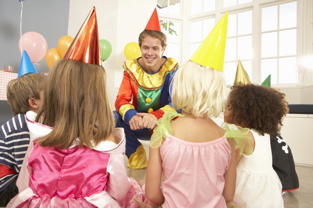 Clown entertaining children at party - Foto, Imagem