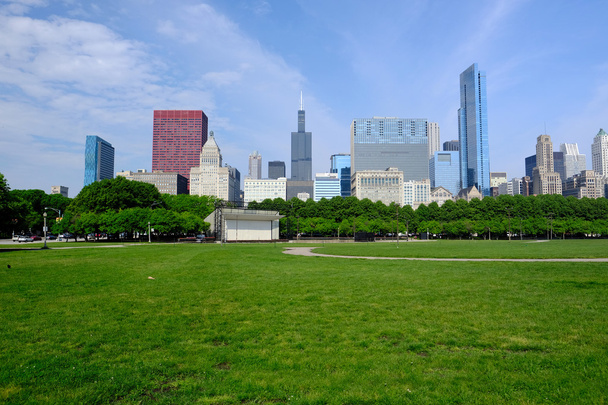 Небо Чикаго в первой половине дня
 - Фото, изображение