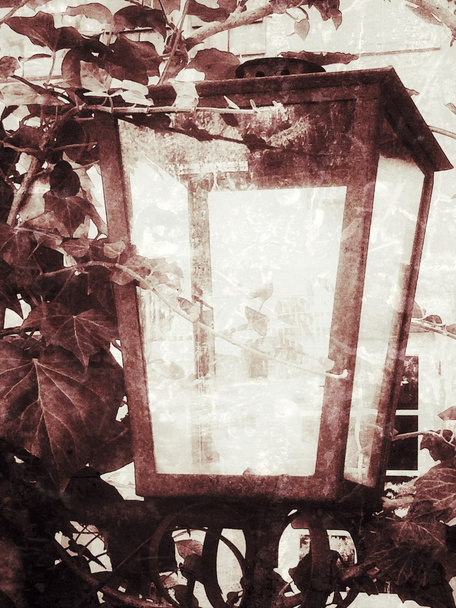 Старый фонарь в стиле ретро
 - Фото, изображение
