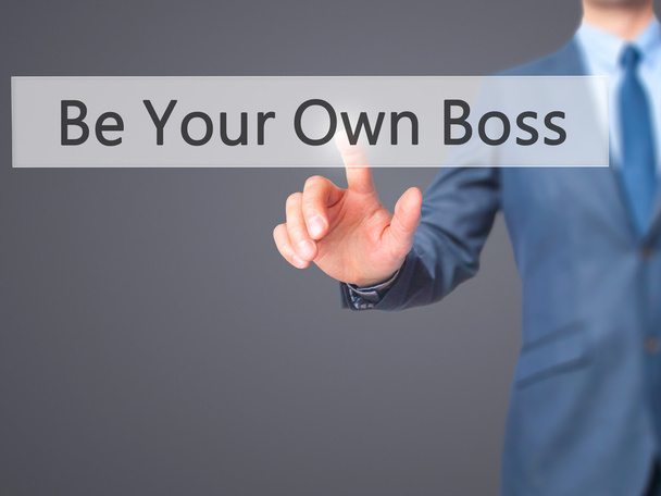 Seja o seu próprio chefe - Empresário mão empurrando botão no toque scre
 - Foto, Imagem