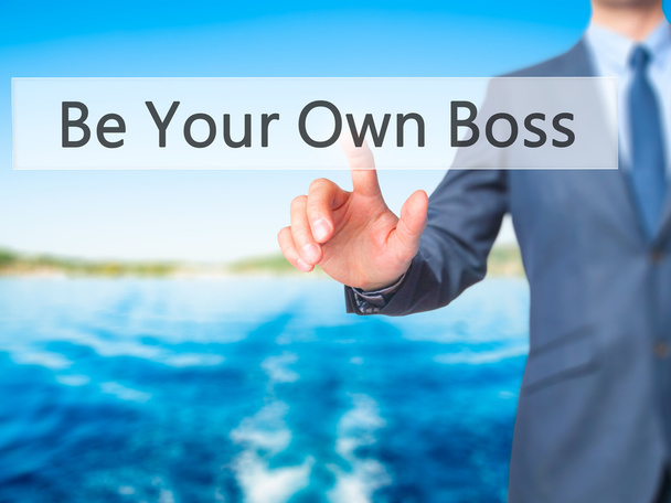 Soyez votre propre patron - Businessman main appuyant sur le bouton sur la touche scre
 - Photo, image