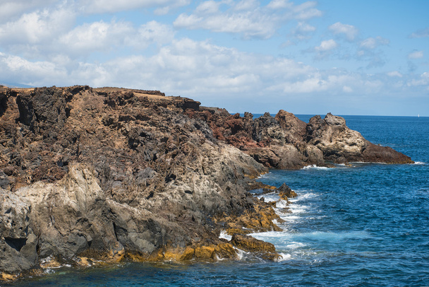 火山の風景。南テネリフェ島の海岸線、カナリア島、スペイン. - 写真・画像