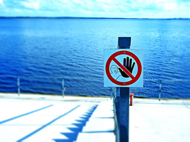 interdit de nager
 - Photo, image