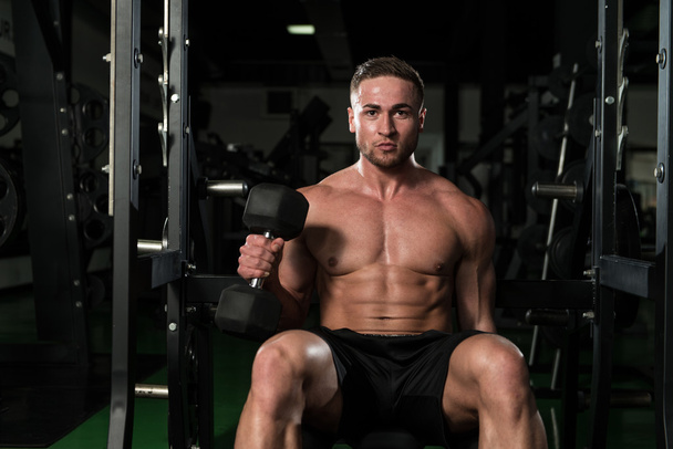 Young Man Exercise Biceps With Dumbbells - Foto, immagini