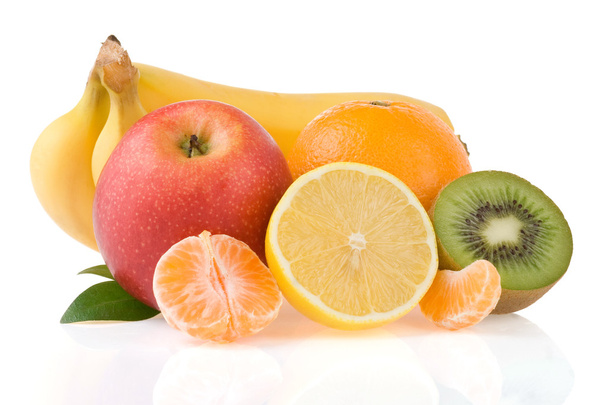 Fresh fruits and slices isolated on white - Foto, Bild