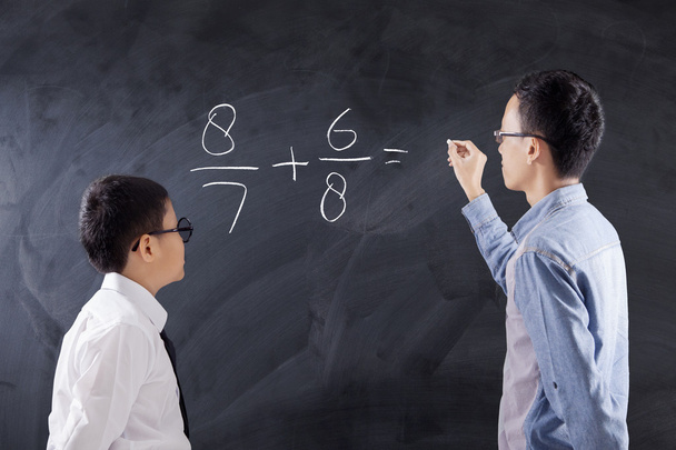 Man teaches equations formula in class - Фото, зображення