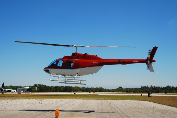 Hélicoptère planant
 - Photo, image