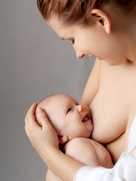 Mother breast feeding her infant - Foto, afbeelding