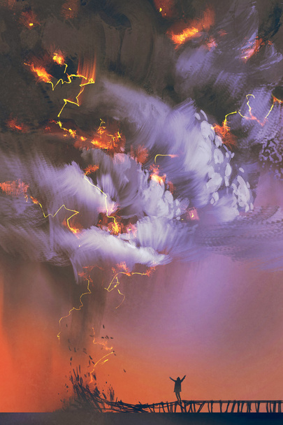δραματική σύννεφα και ηλεκτρικής καταιγίδας με έναν άνδρα - Φωτογραφία, εικόνα