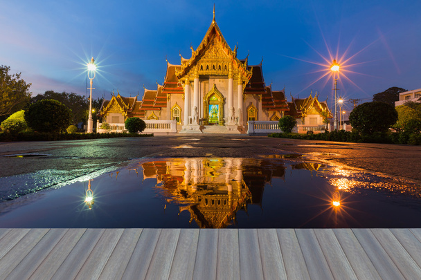 Marmortempel, das beliebteste Touristenziel in Bangkok, thailändisches Wahrzeichen - Foto, Bild