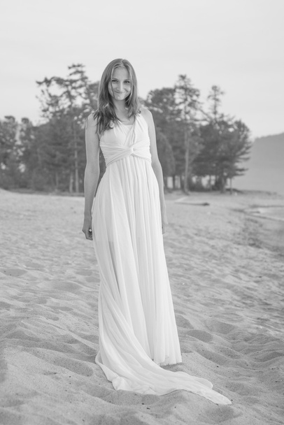 Beautiful girl walking on the beach. - Фото, изображение