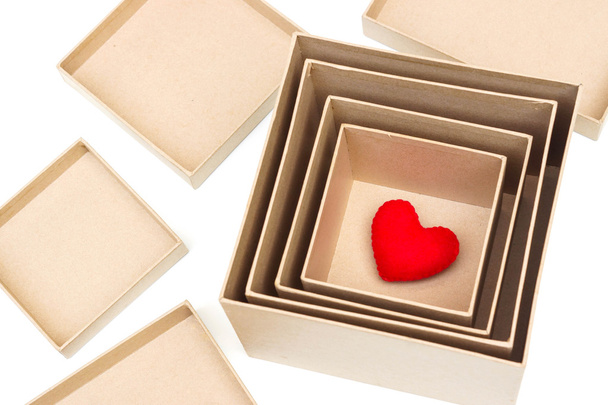 Boîte secrète avec un cœur rouge
 - Photo, image