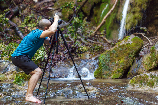 photographer shooting a waterfall - Foto, immagini