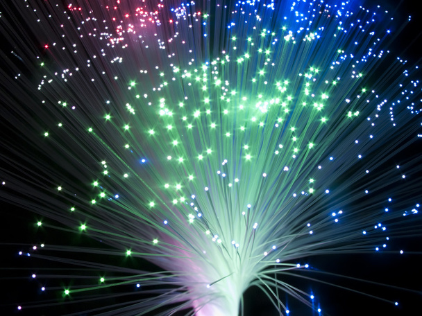 Снимок сетевых кабелей и серверов в технологическом дата-центре
 - Фото, изображение