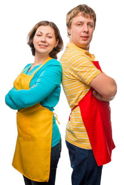 муж и жена в фартуках позируют на белом фоне
 - Фото, изображение