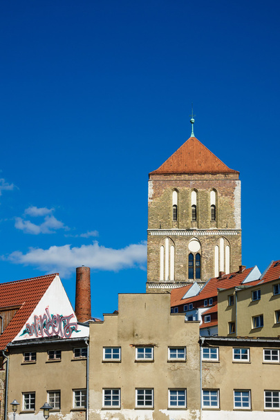 Rostock kilisede binalarla - Fotoğraf, Görsel