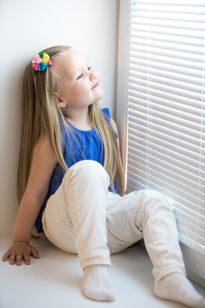 Girl sitting on the windowsill - Foto, immagini