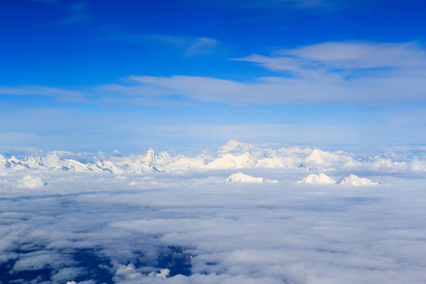 Panorama des Alpes de montagne avec Cervin, Mont Blanc et nuages
 - Photo, image