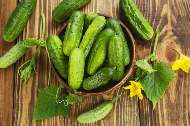 biologische verse komkommers - Foto, afbeelding