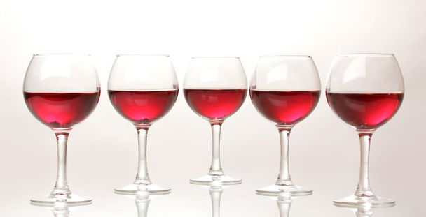 Elszigetelt fehér wineglasses - Fotó, kép